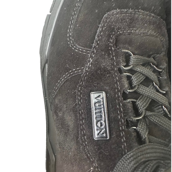 Louis Vuitton LV Uniform Trainer sneakers
SIZE: LV 8.5, US 9.5 - Picture 11 of 13